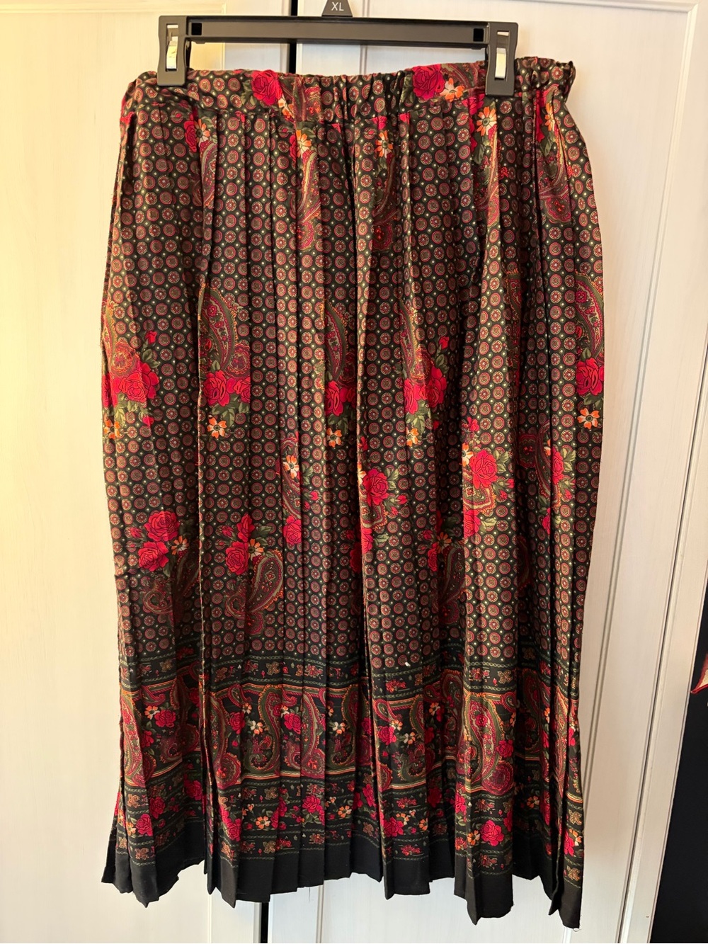 Pleated Floral Midi Skirt in Black and Red size 14
